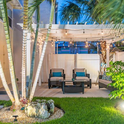 בראדנטון ביץ' Lovely 2 Bedrooms, Steps Away From The Beach. מראה חיצוני תמונה