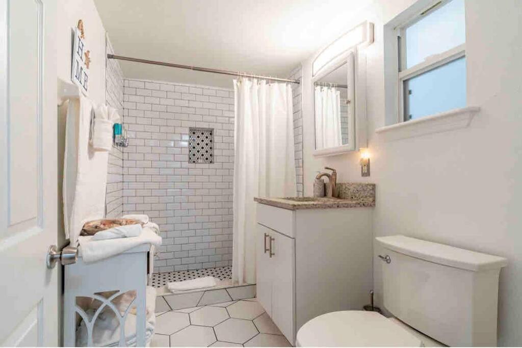 בראדנטון ביץ' Lovely 2 Bedrooms, Steps Away From The Beach. מראה חיצוני תמונה