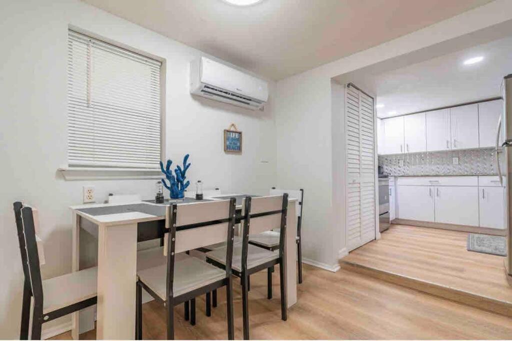 בראדנטון ביץ' Lovely 2 Bedrooms, Steps Away From The Beach. מראה חיצוני תמונה